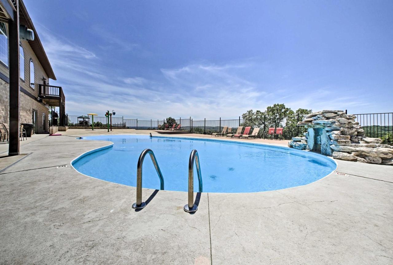 Appartamento Luxe Branson Retreat With Mtn Views And Pool Access! Esterno foto