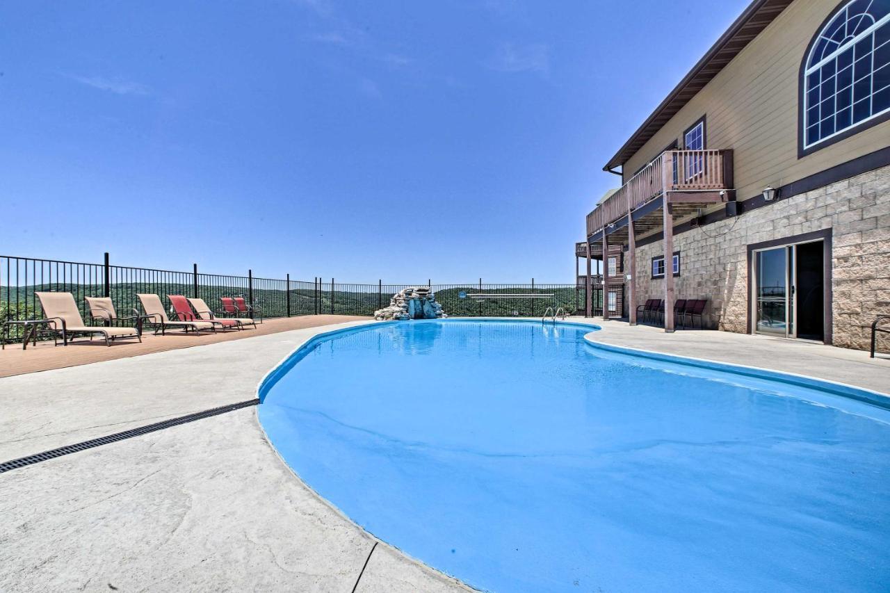 Appartamento Luxe Branson Retreat With Mtn Views And Pool Access! Esterno foto