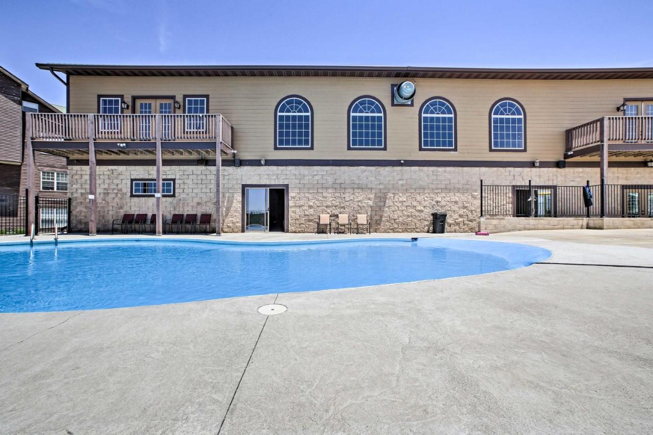 Appartamento Luxe Branson Retreat With Mtn Views And Pool Access! Esterno foto