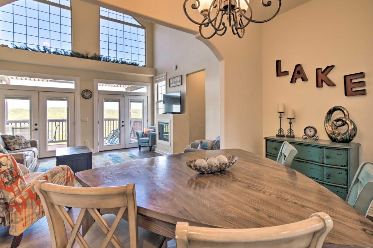 Appartamento Luxe Branson Retreat With Mtn Views And Pool Access! Esterno foto