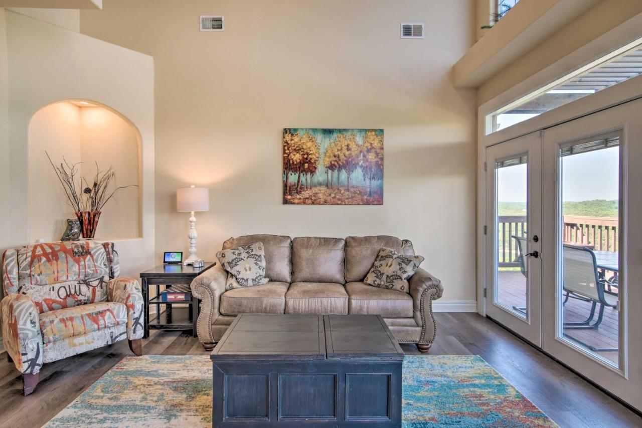 Appartamento Luxe Branson Retreat With Mtn Views And Pool Access! Esterno foto
