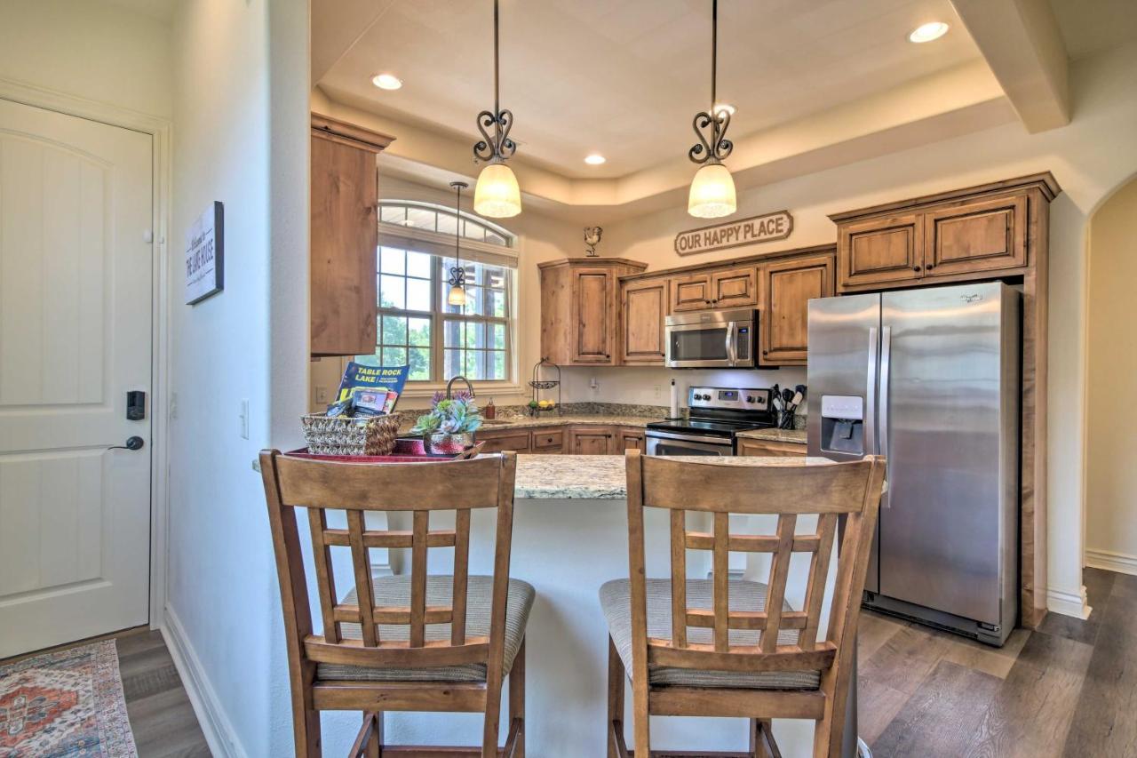Appartamento Luxe Branson Retreat With Mtn Views And Pool Access! Esterno foto