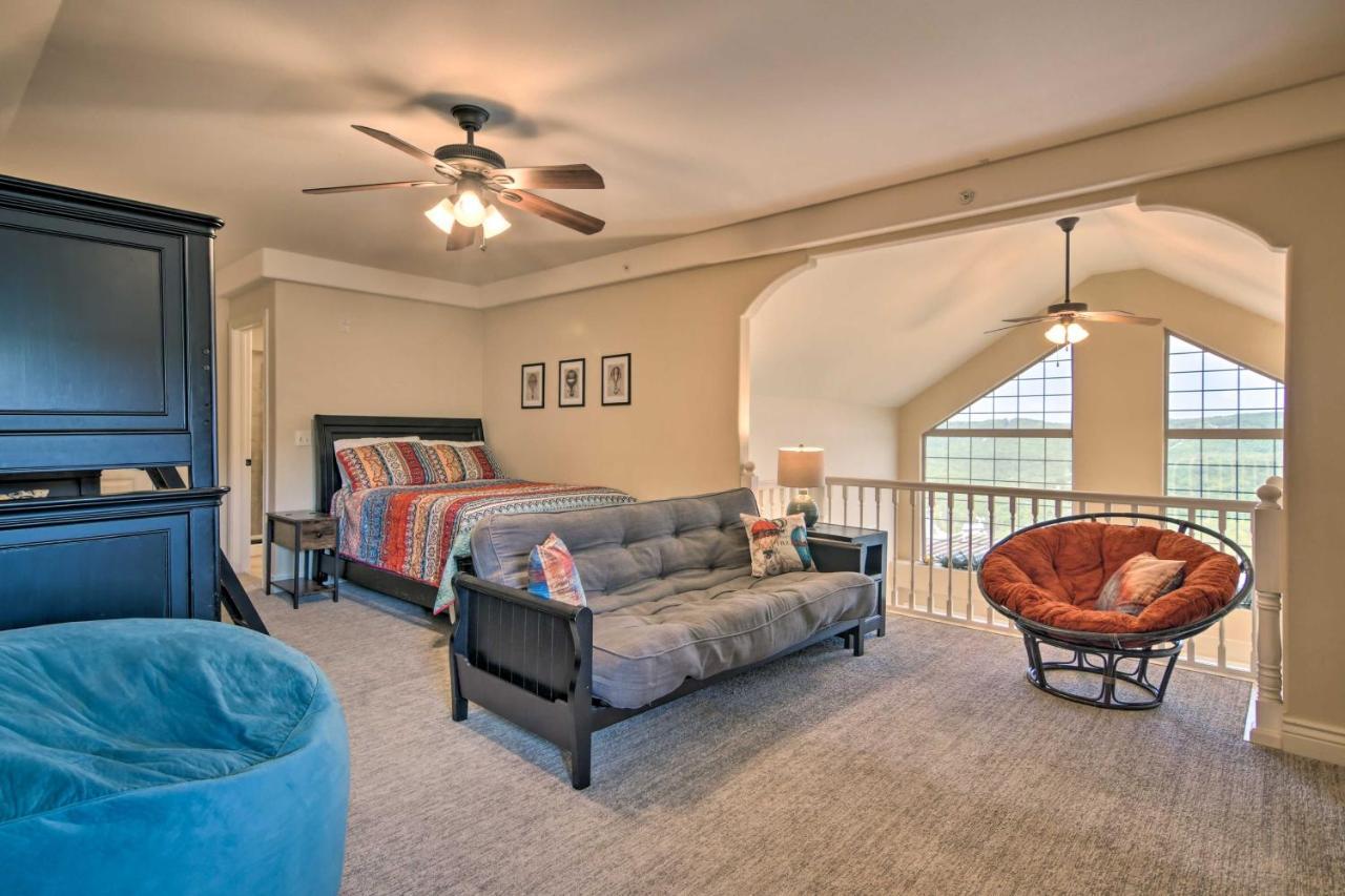Appartamento Luxe Branson Retreat With Mtn Views And Pool Access! Esterno foto