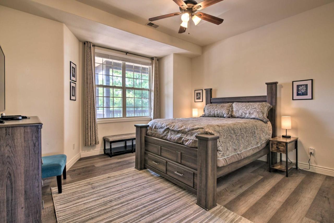 Appartamento Luxe Branson Retreat With Mtn Views And Pool Access! Esterno foto