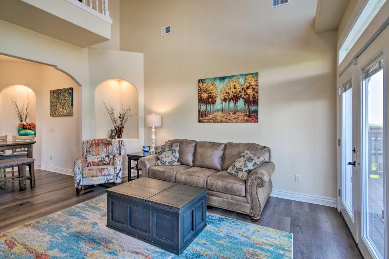 Appartamento Luxe Branson Retreat With Mtn Views And Pool Access! Esterno foto