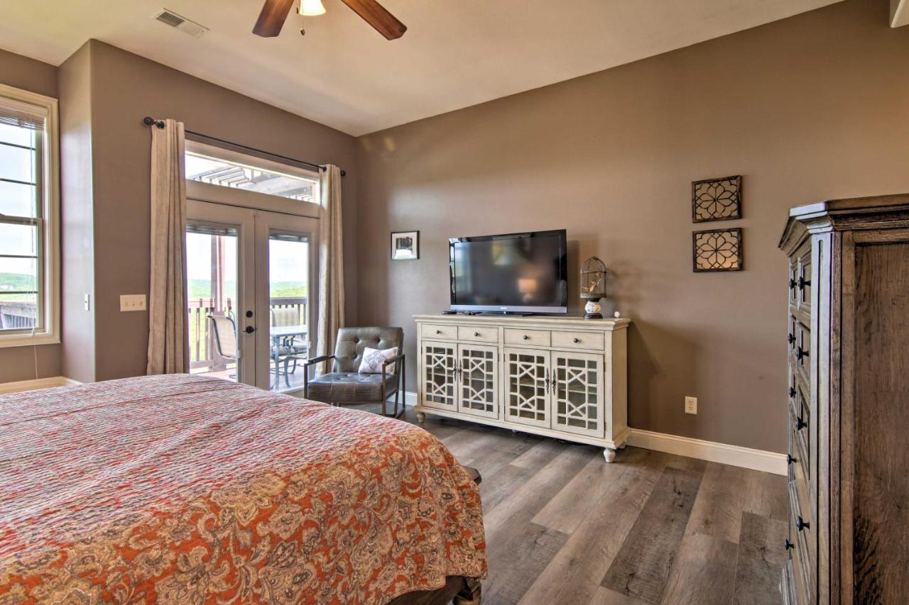 Appartamento Luxe Branson Retreat With Mtn Views And Pool Access! Esterno foto