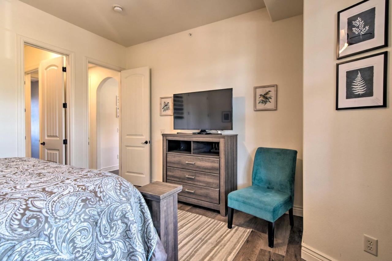 Appartamento Luxe Branson Retreat With Mtn Views And Pool Access! Esterno foto