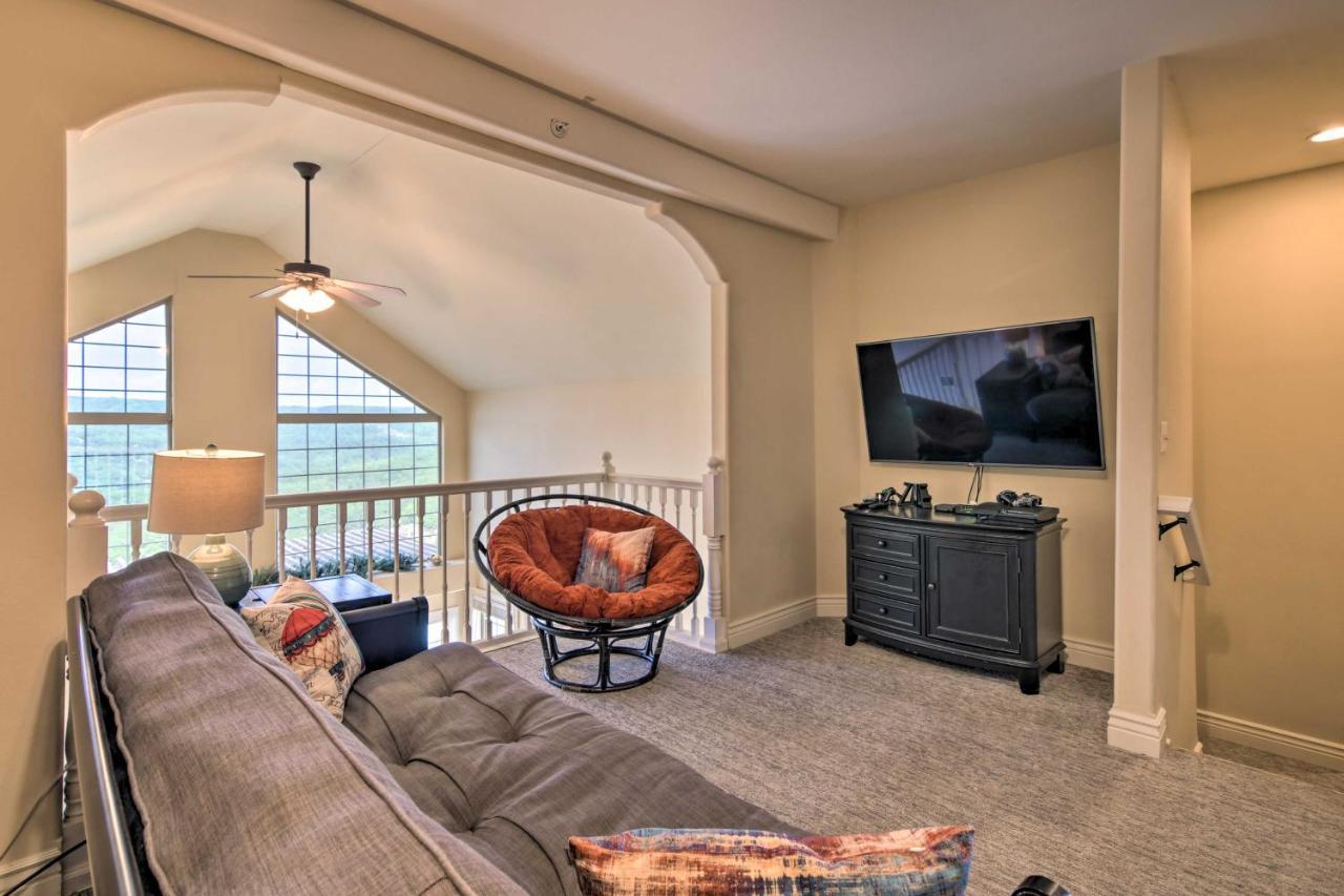 Appartamento Luxe Branson Retreat With Mtn Views And Pool Access! Esterno foto