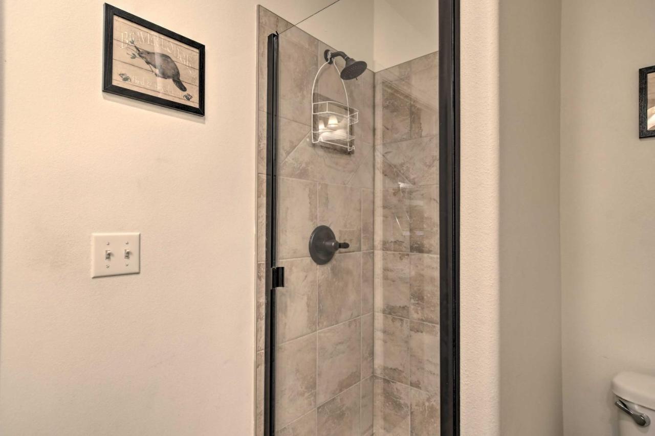 Appartamento Luxe Branson Retreat With Mtn Views And Pool Access! Esterno foto