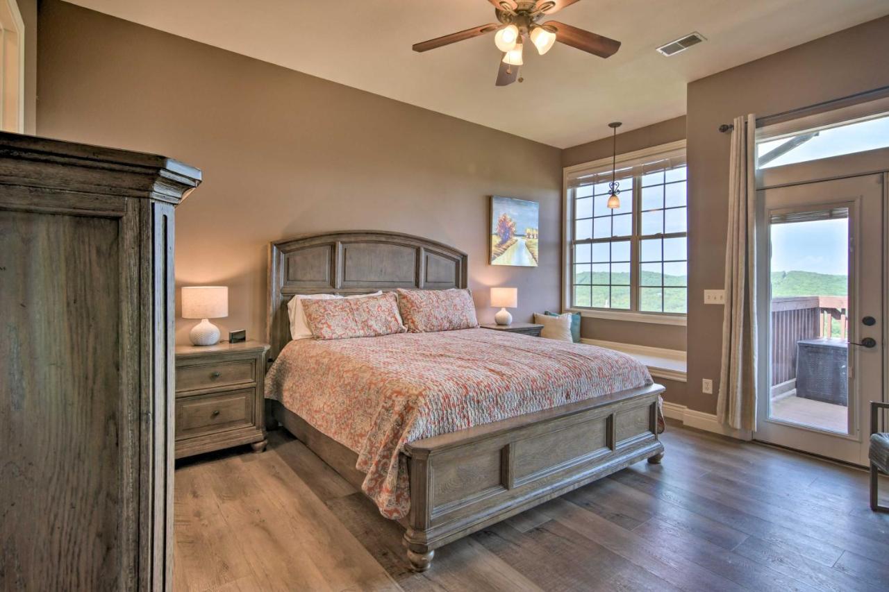 Appartamento Luxe Branson Retreat With Mtn Views And Pool Access! Esterno foto