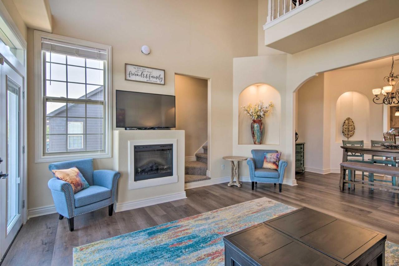 Appartamento Luxe Branson Retreat With Mtn Views And Pool Access! Esterno foto
