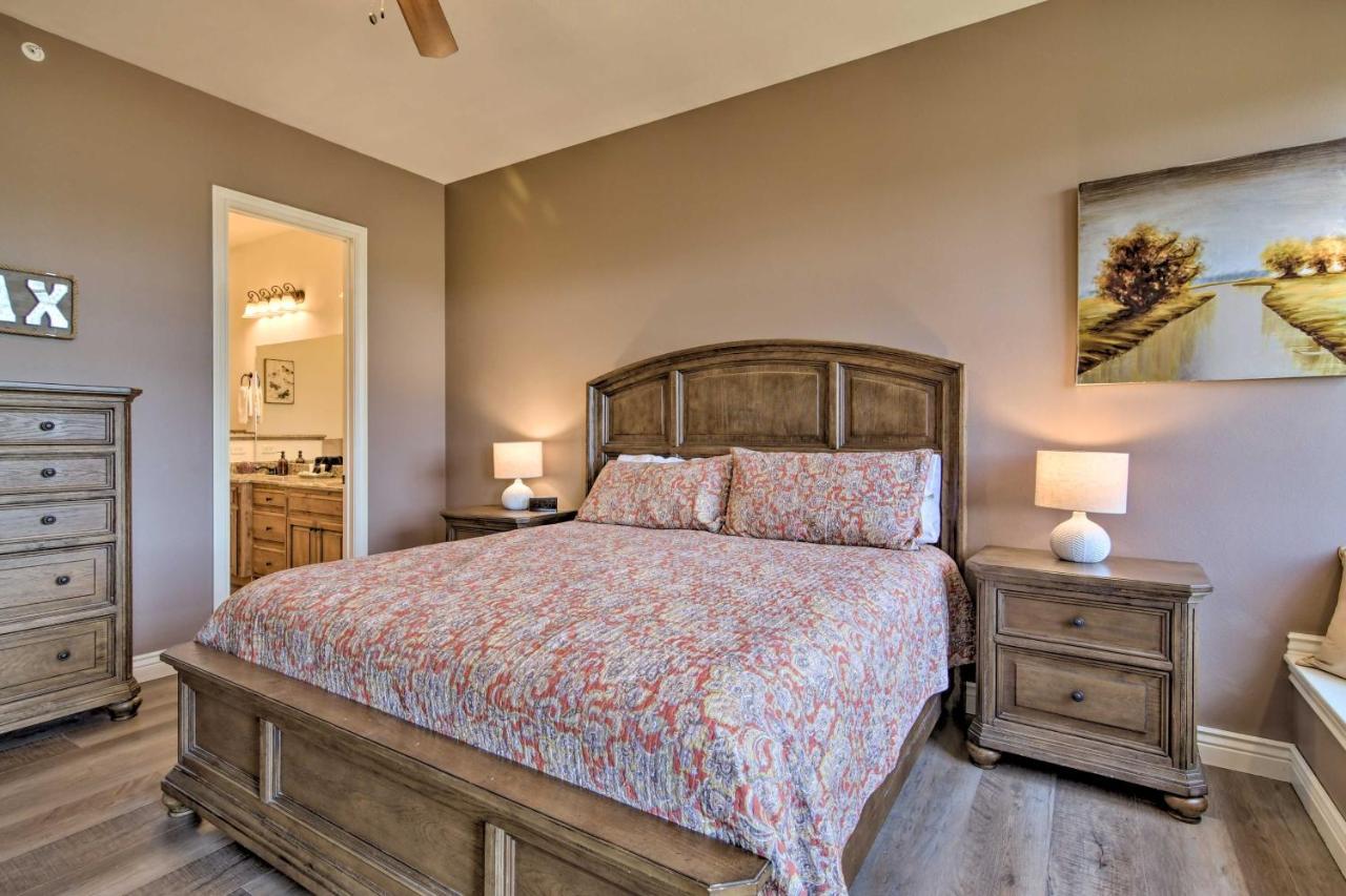 Appartamento Luxe Branson Retreat With Mtn Views And Pool Access! Esterno foto