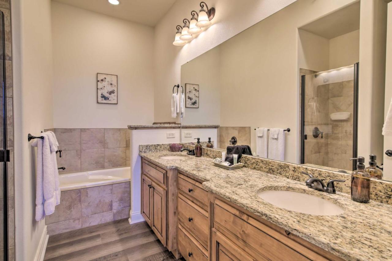 Appartamento Luxe Branson Retreat With Mtn Views And Pool Access! Esterno foto