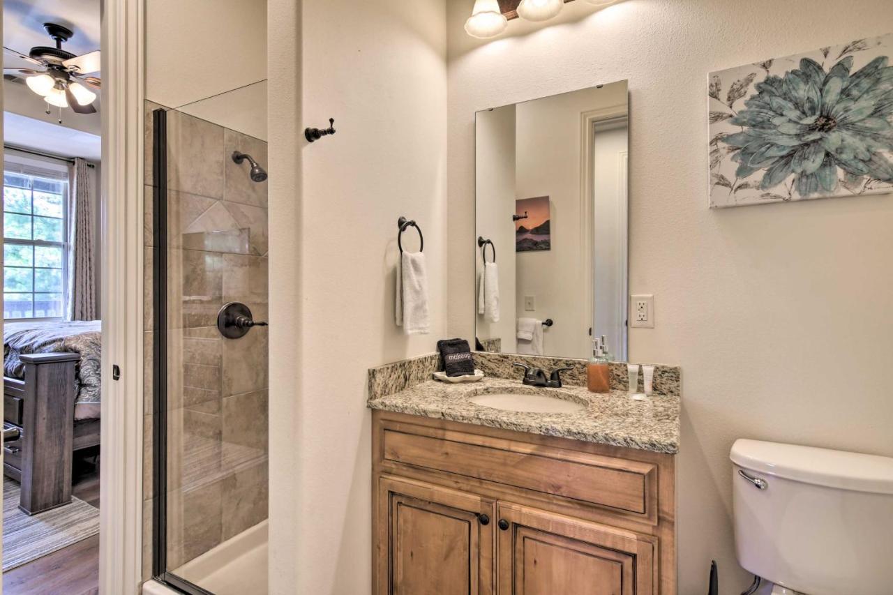 Appartamento Luxe Branson Retreat With Mtn Views And Pool Access! Esterno foto